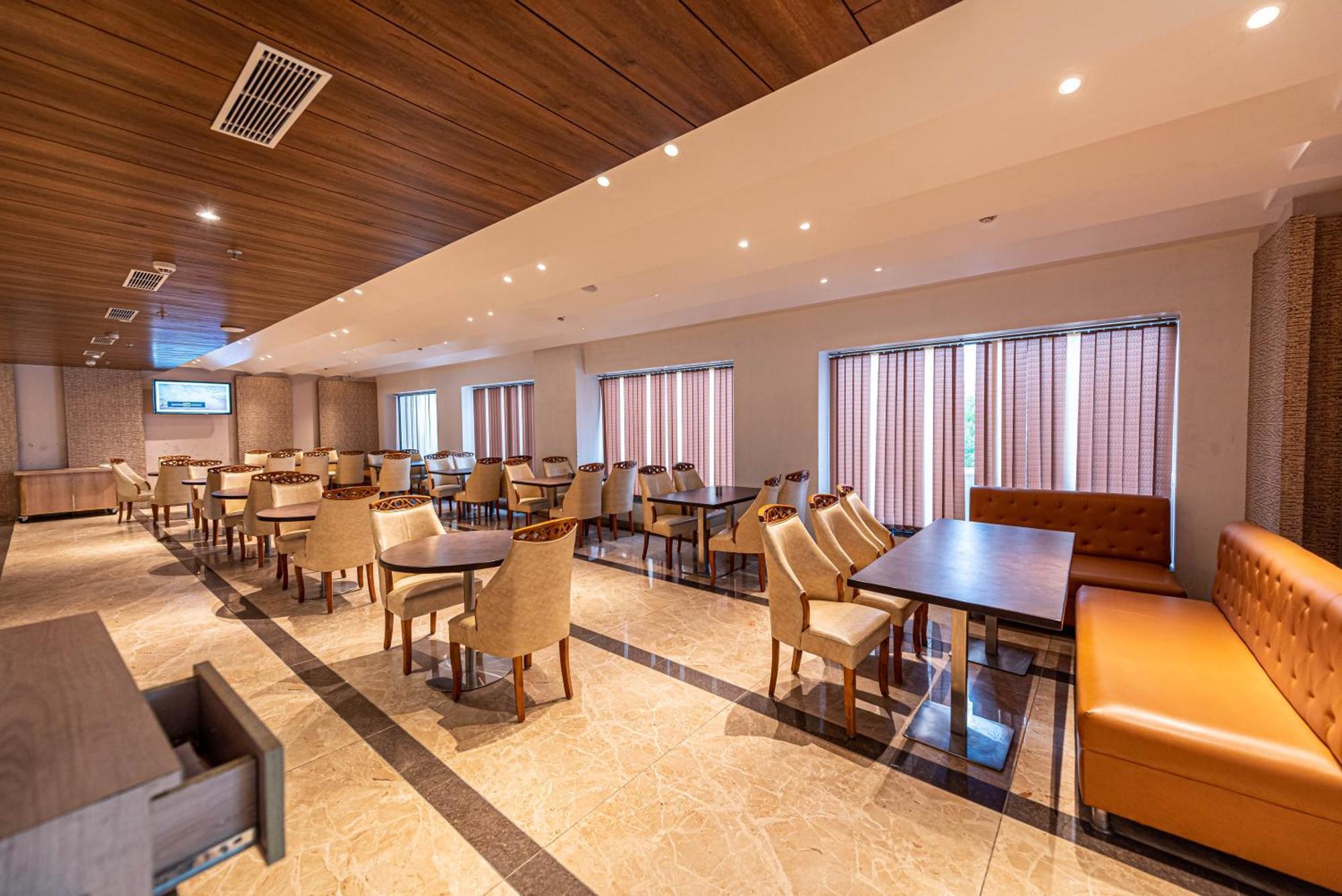 The Elite Lucknow Convention Hotel Eksteriør bilde